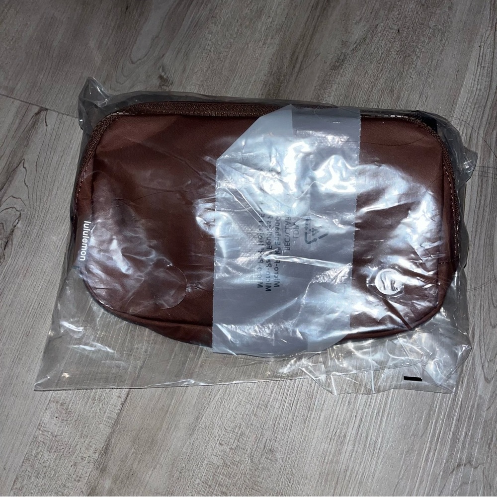 Lululemon everywhere belt bag NWT 1L - Picture 11 of 12